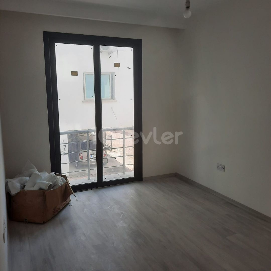 GİRNE MERKEZDE  SATILIK 2+1 DAİRE