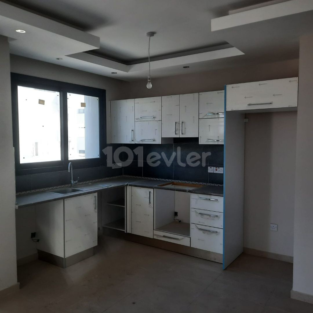 GİRNE MERKEZDE  SATILIK 2+1 DAİRE