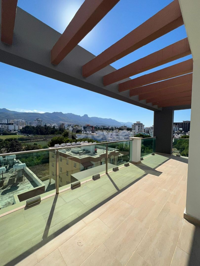 3+1 PENTHOUSE ZUM VERKAUF IM ZENTRUM VON KYRENIA ** 