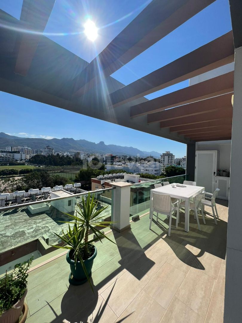 3+1 PENTHOUSE ZUM VERKAUF IM ZENTRUM VON KYRENIA ** 