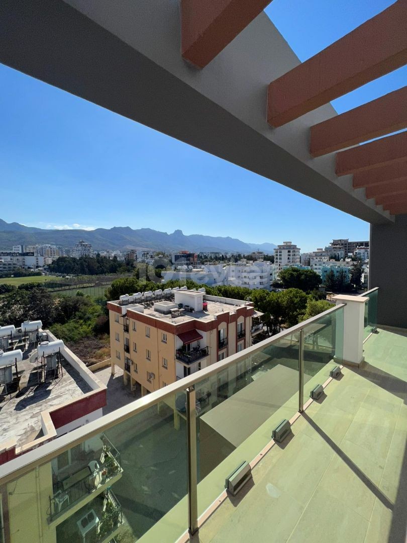 3+1 PENTHOUSE ZUM VERKAUF IM ZENTRUM VON KYRENIA ** 