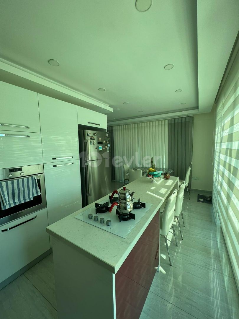 GİRNE MERKEZ'DE TÜRK KOÇANLI SATILIK 3+1 PENTHOUSE 