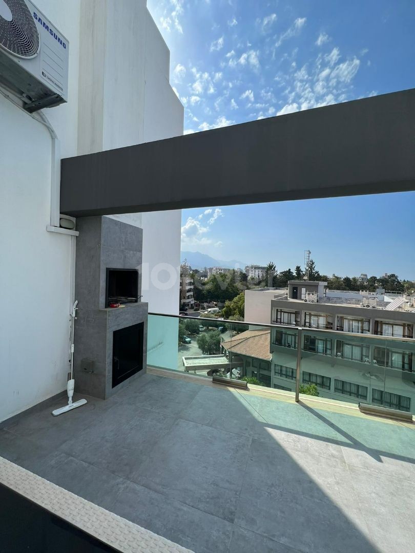 3+1 PENTHOUSE ZUM VERKAUF IM ZENTRUM VON KYRENIA ** 