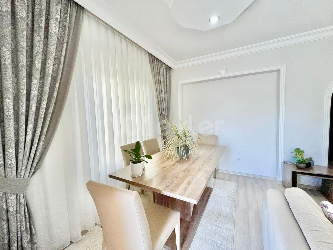 GİRNE MERKEZ'DE SATILIK 3+1 DAİRE