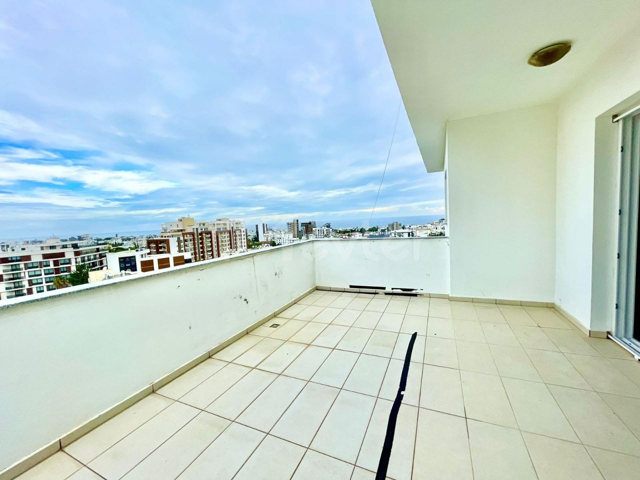 GİRNE MERKEZ'DE SATILIK 3+1 PENTHOUSE