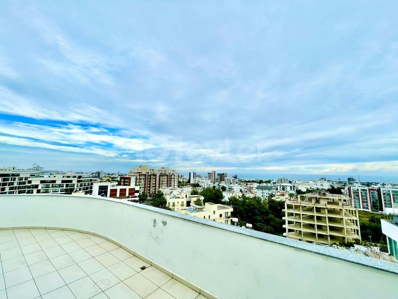 GİRNE MERKEZ'DE SATILIK 3+1 PENTHOUSE