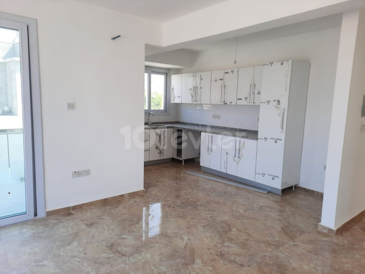 2+1 FLAT FOR SALE ON GROUND FLOOR IN KYRENIA-ALSANCAK WALKING DISTANCE TO THE SEA