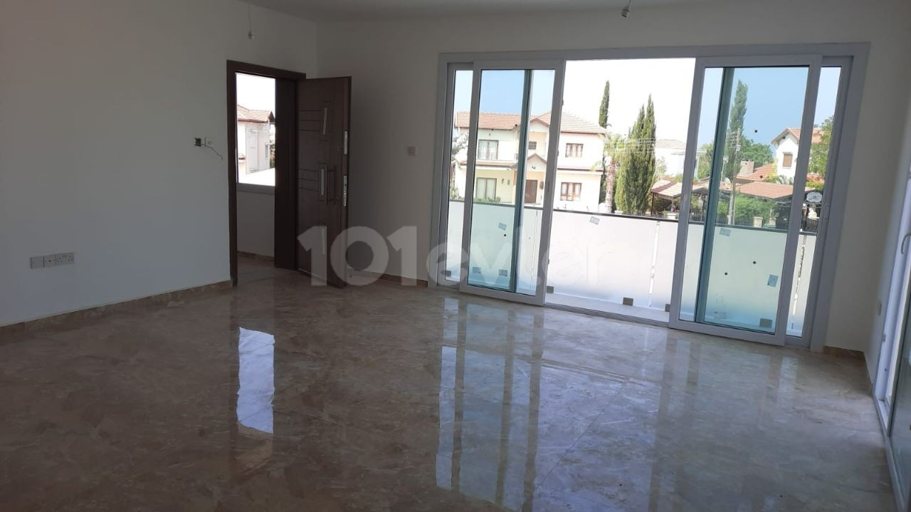 2+1 FLAT FOR SALE ON GROUND FLOOR IN KYRENIA-ALSANCAK WALKING DISTANCE TO THE SEA