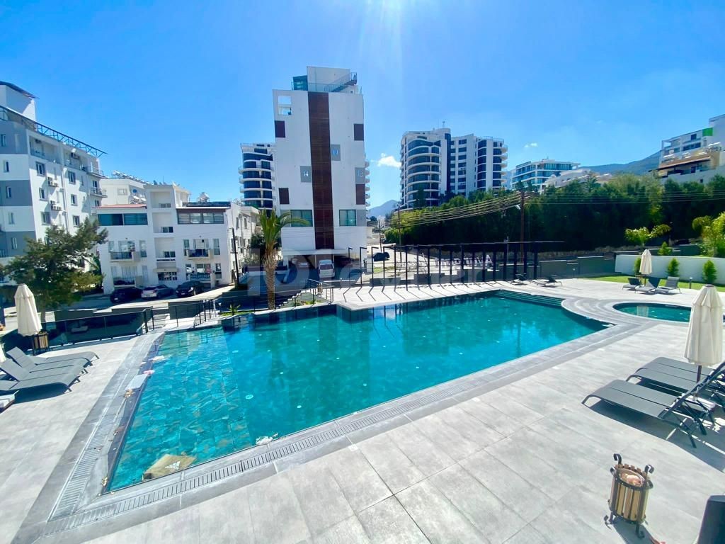 1+1 LUXURY APARTMENT FOR SALE IN A COMPLEX WITH COMMUNAL POOL IN THE CENTER OF CYPRUS GİRNE