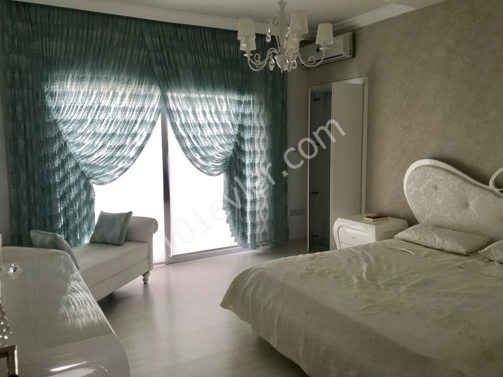 GONYELIDE SUPER LUKS TURK MALI VILLA , 5 YATAK ODALI 300 M2, KAPALI GARAJ ,  TEL : 0542 867 1000