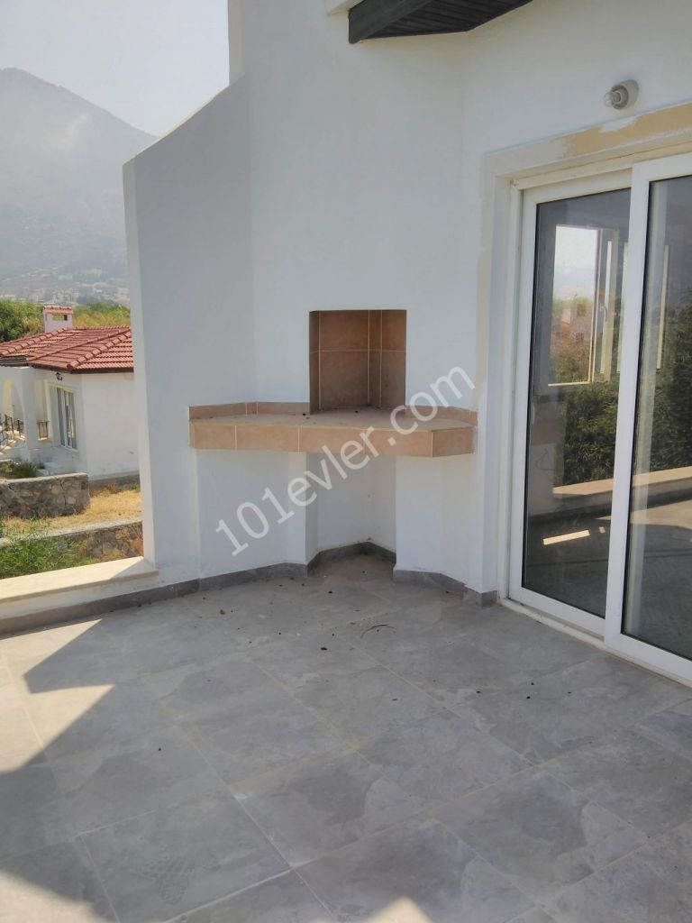 Lapta da, 3 + 1 villa, 2 toilet rooms, lounge, fireplace, terrace, sea and mountain views. Suggest 0542-867-10-00 ** 