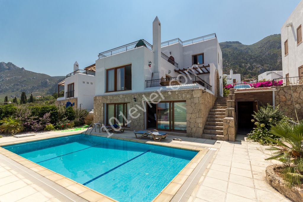 GIRNE -KARMI VILLAGE , MUSTAKIL TRIPLEX VILLA, 3 YATAK ODALI , 254 M2 ,HAVUZLU , MANZARALI    TEL : 0542 867 1000