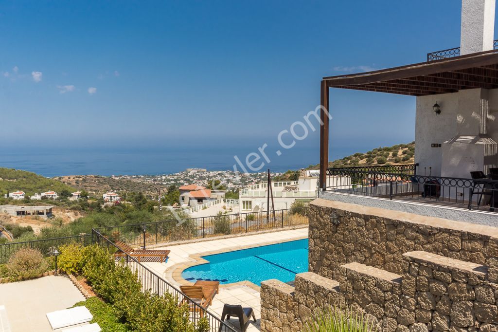 GIRNE -KARMI VILLAGE , MUSTAKIL TRIPLEX VILLA, 3 YATAK ODALI , 254 M2 ,HAVUZLU , MANZARALI    TEL : 0542 867 1000