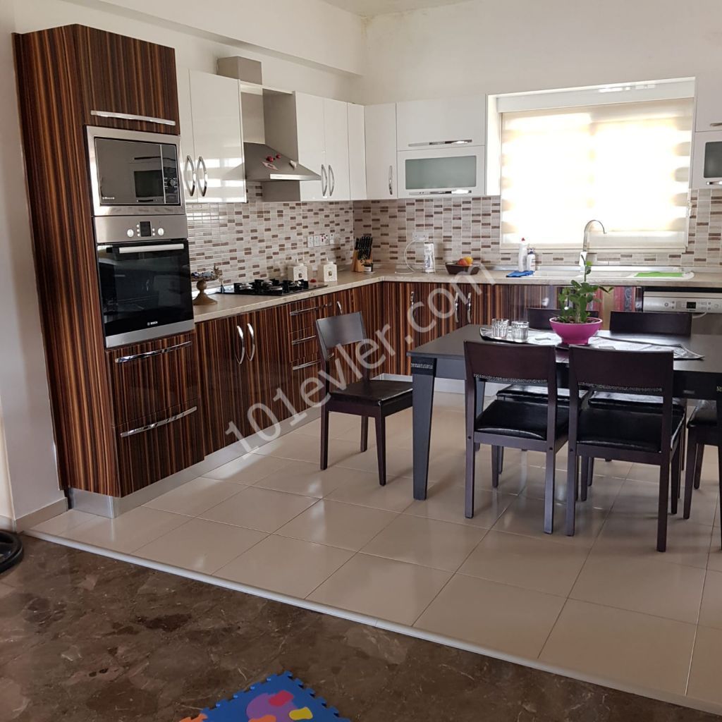 Flat For Sale in Balıkesir, Nicosia