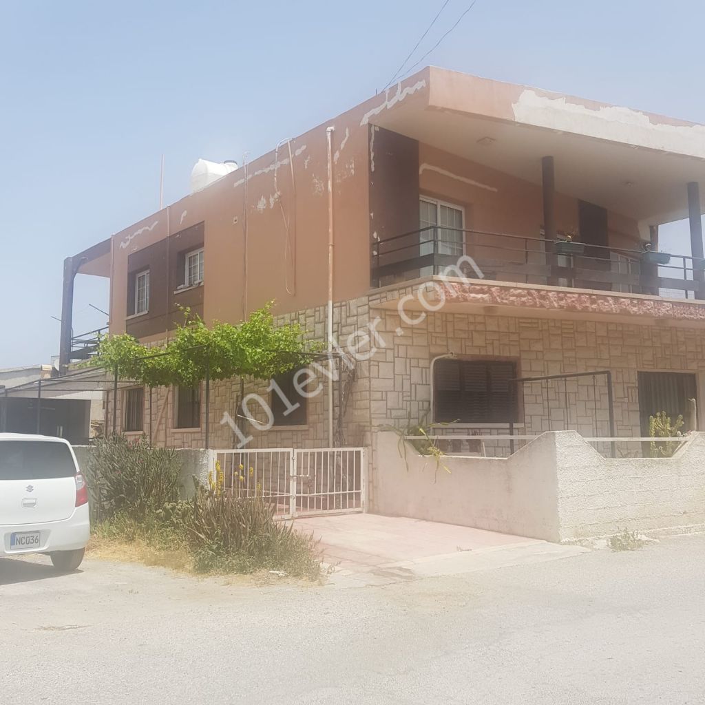 LEFKOŞA BALIKESİR MERKEZİNDE SATILIK  4 YATAK ODALI GENİŞ DAİRE