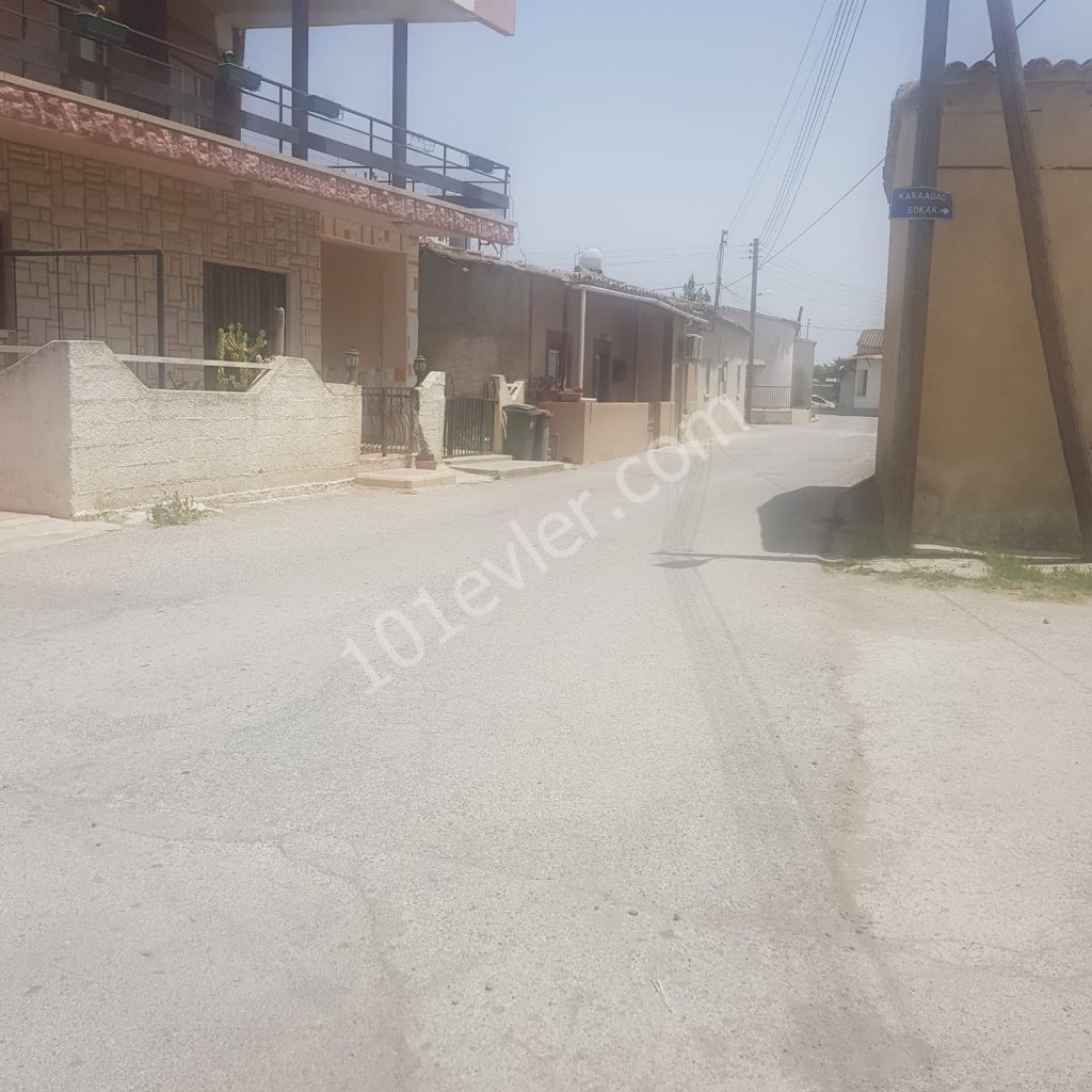 LEFKOŞA BALIKESİR MERKEZİNDE SATILIK  4 YATAK ODALI GENİŞ DAİRE