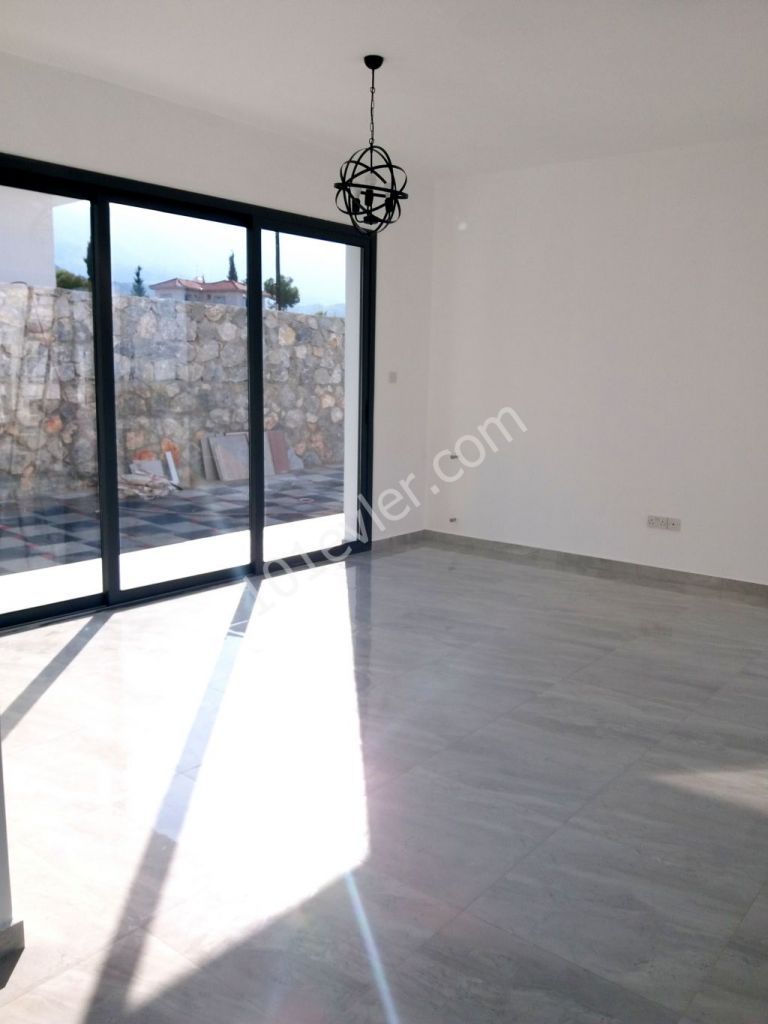 Girne, Alsancak, Lüks ve Modern Tasarımlı 3+1 villa, Deniz ve Dağ Manzaralı 0542-867-10-00 Öner