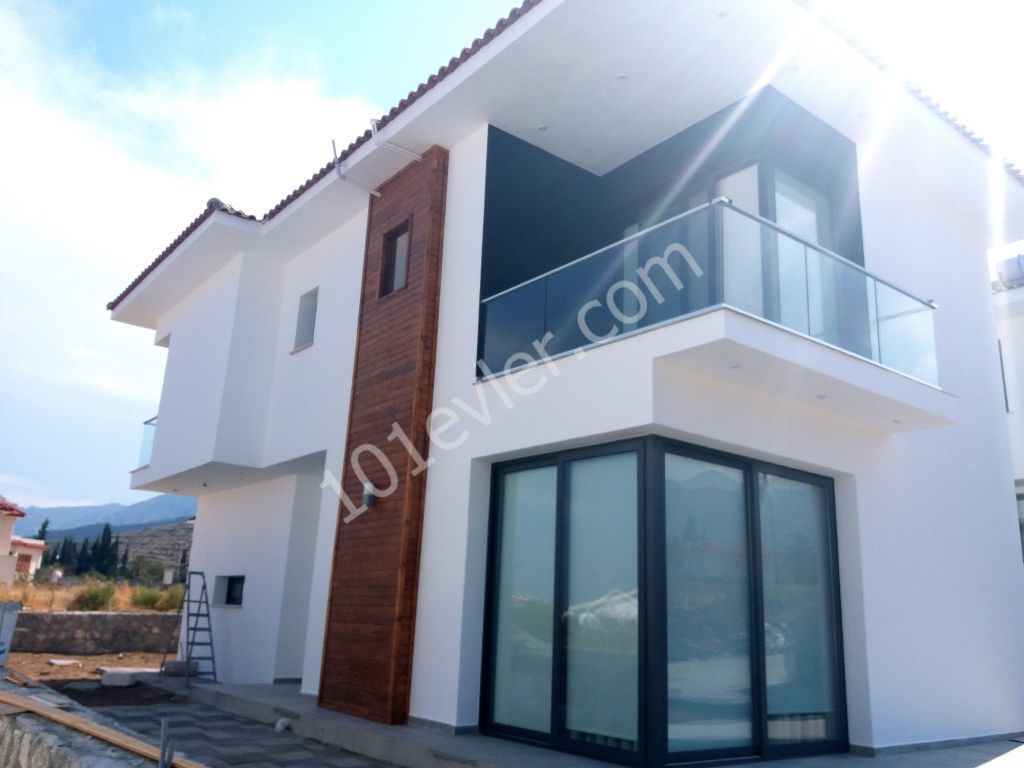 Girne, Alsancak, Lüks ve Modern Tasarımlı 3+1 villa, Deniz ve Dağ Manzaralı 0542-867-10-00 Öner