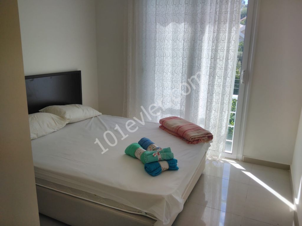 Alsancak, 1 + 1 penthouse, teraslı, çok güzel dag ve deniz manzaralı, full eşyalı. 0533-829-71-29