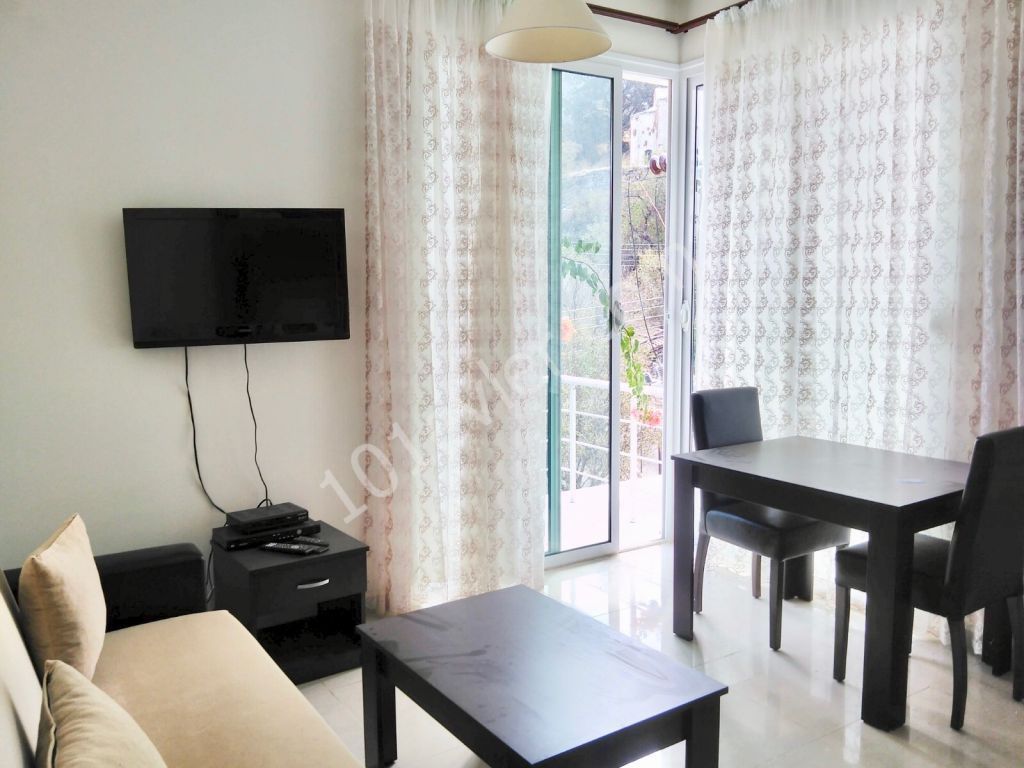 Alsancak, 1 + 1 penthouse, teraslı, çok güzel dag ve deniz manzaralı, full eşyalı. 0533-829-71-29