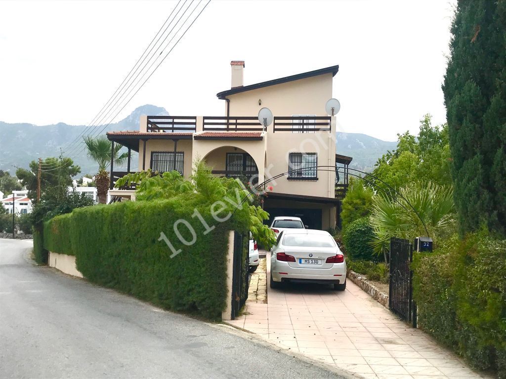 GIRNE CATALKOY , TURK MALI VILLA , GENIS 4 YATAK ODALI , YARDIMCI EVI , 750 M2 ARSA ICINDE, TEL : 0542 8671000