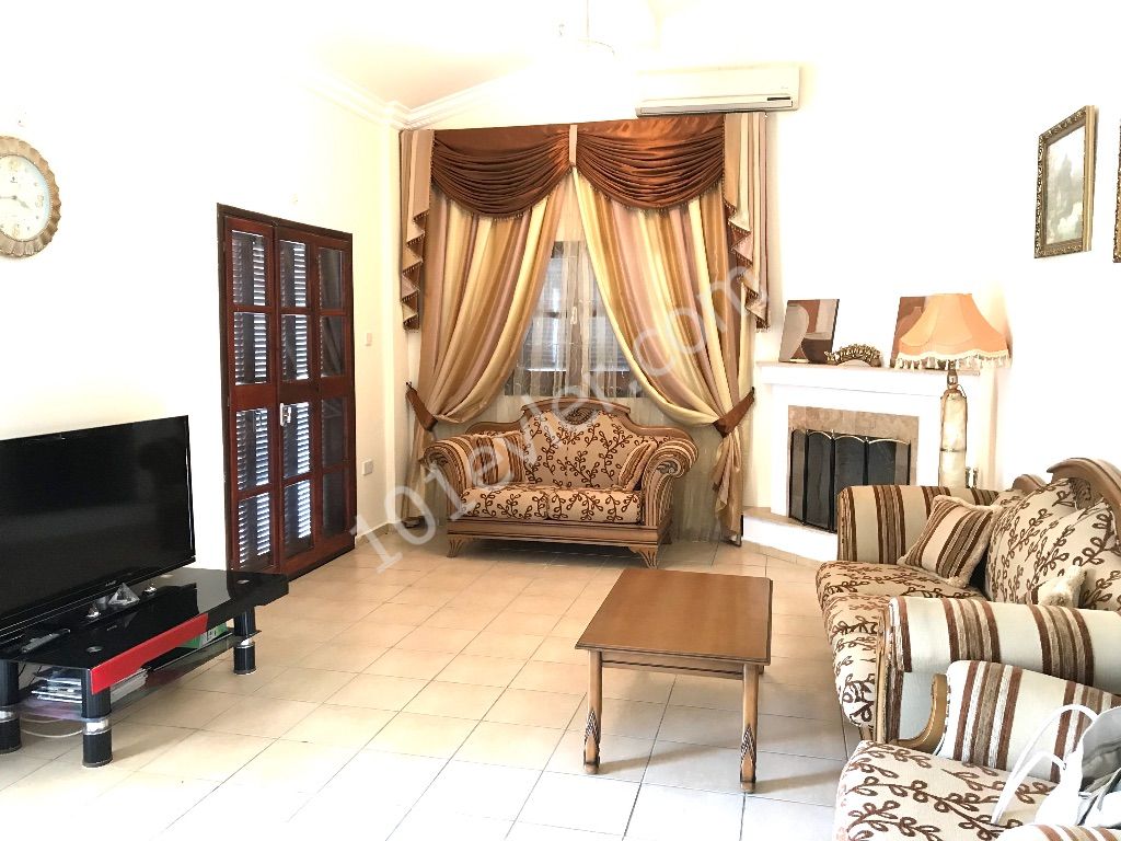 GIRNE CATALKOYDE ,MUSTAKIL  VILLA, DENIZE 100M , HAVUZLU ,3 YATAK ODALI,SHAYNA BEACH ,CORNARO BEACH CIVARI  TEL: 0542 8671000