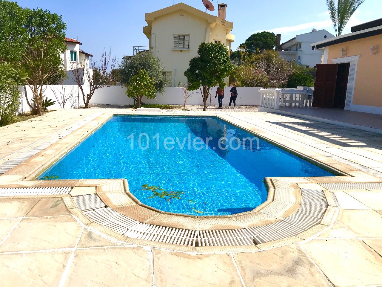 GIRNE CATALKOYDE ,MUSTAKIL  VILLA, DENIZE 100M , HAVUZLU ,3 YATAK ODALI,SHAYNA BEACH ,CORNARO BEACH CIVARI  TEL: 0542 8671000