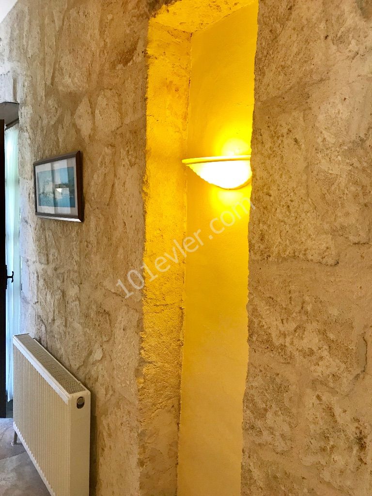 GIRNE-LAPTADA , KARPAZ TASTAN , VERY SPECIAL MUHTESEM MIMARI , 1400 m2 LAND, PRIVATE GIRIS ROAD, 4 BEDROOMS , 265 M2. DIFFICULT TO DESCRIBE , LONGER MUST !!! ** 