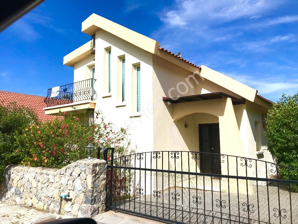 GIRNE KARSIYAKA , BEAUTIFUL DETACHED VILLA WITH POOL , CLOSE TO SEA , GARDEN , PARKING , FURNISHED , GREAT VALUE FOR MONEY 