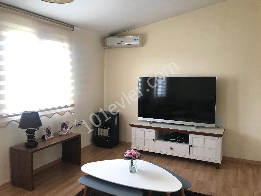 GIRNE OZANKOY , MUSTAKIL VILLA , 3 YATAK ODALI , FULL ESYALI , SUPER LOKASYONDA , GENIS VE BAKIMLI BAHCE 