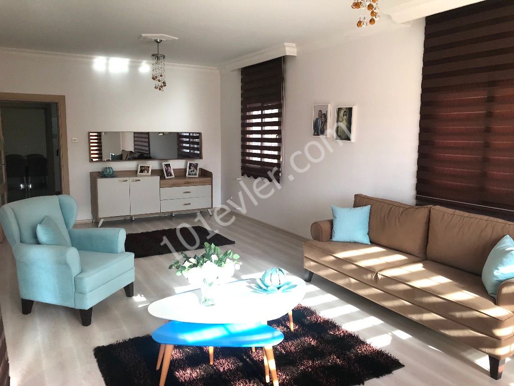 GIRNE OZANKOY, MUSTAKIL VILLA, 3 SCHLAFZIMMER, VOLL MÖBLIERT, SUPER LAGE, GROßER UND GEPFLEGTER GARTEN ** 