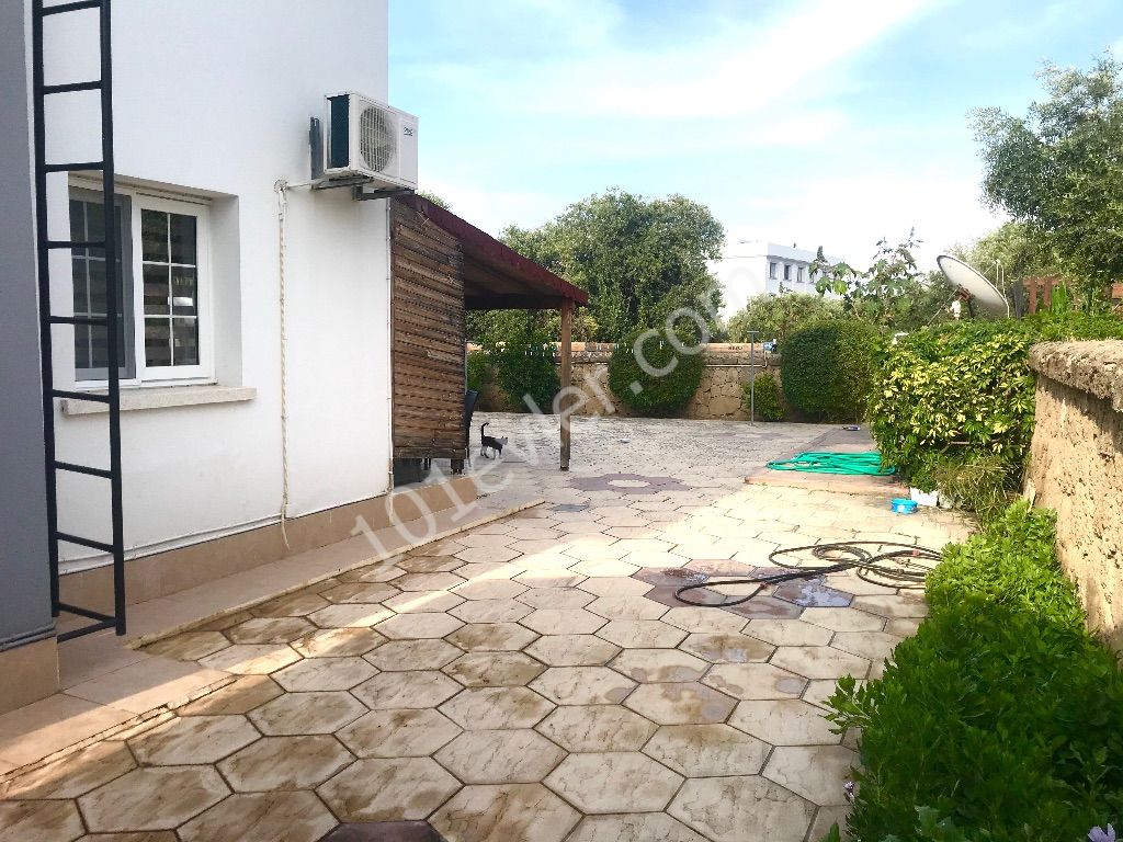 GIRNE OZANKOY , MUSTAKIL VILLA , 3-BEDROOM , FULLY FURNISHED, SUPER LOCATION , SPACIOUS AND WELL-MAINTAINED GARDEN ** 