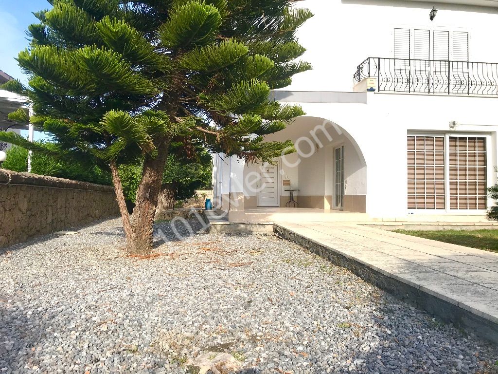 GIRNE OZANKOY , MUSTAKIL VILLA , 3-BEDROOM , FULLY FURNISHED, SUPER LOCATION , SPACIOUS AND WELL-MAINTAINED GARDEN ** 