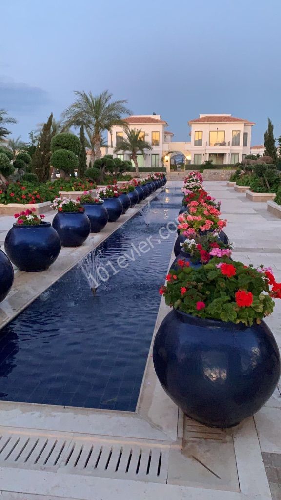 GIRNE ALSANCAKTA, CYPRUS TOWNHOUSES,SPACIOUS AND MODERN 2+1, PRIVATE GARDEN, ESCAPE BEACH 200M, SHARED POOL, VERY PRIVATE SITE WITH CLEAN AND WELL-MAINTAINED, CAFE ** 