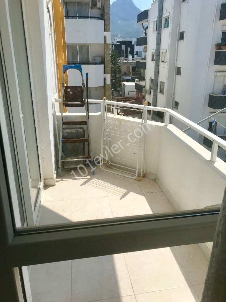 THE APARTMENT IS LOCATED IN THE CENTER OF KASKAR DISTRICT, WITH SUPER DECOR,NO COST, LARGE 3+2 APARTMENT , 135 M2, CREDIT CARD TEL : 0542 867 1000 ONER ** 