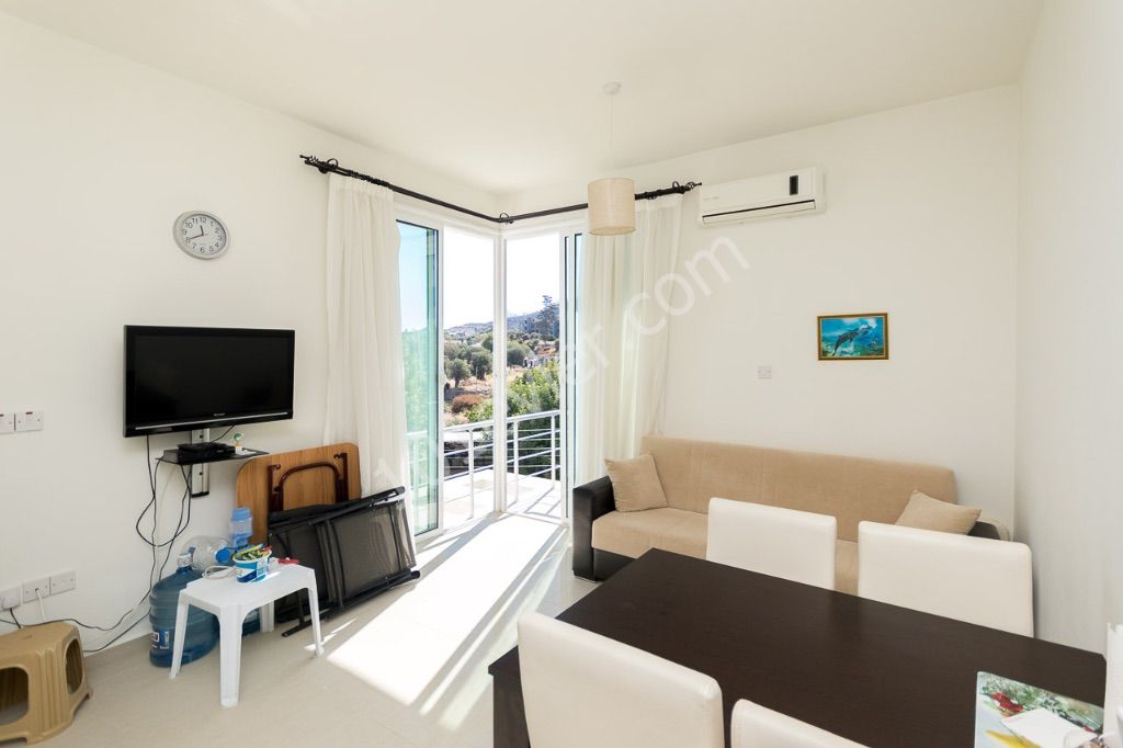 GIRNE ALSANCAK , 1+1  PENTHOUSE DAIRE , 50 M2+35M2 TERAS , BALKON  , ESYALI ,DENIZ VE DAG  MANZARALI 