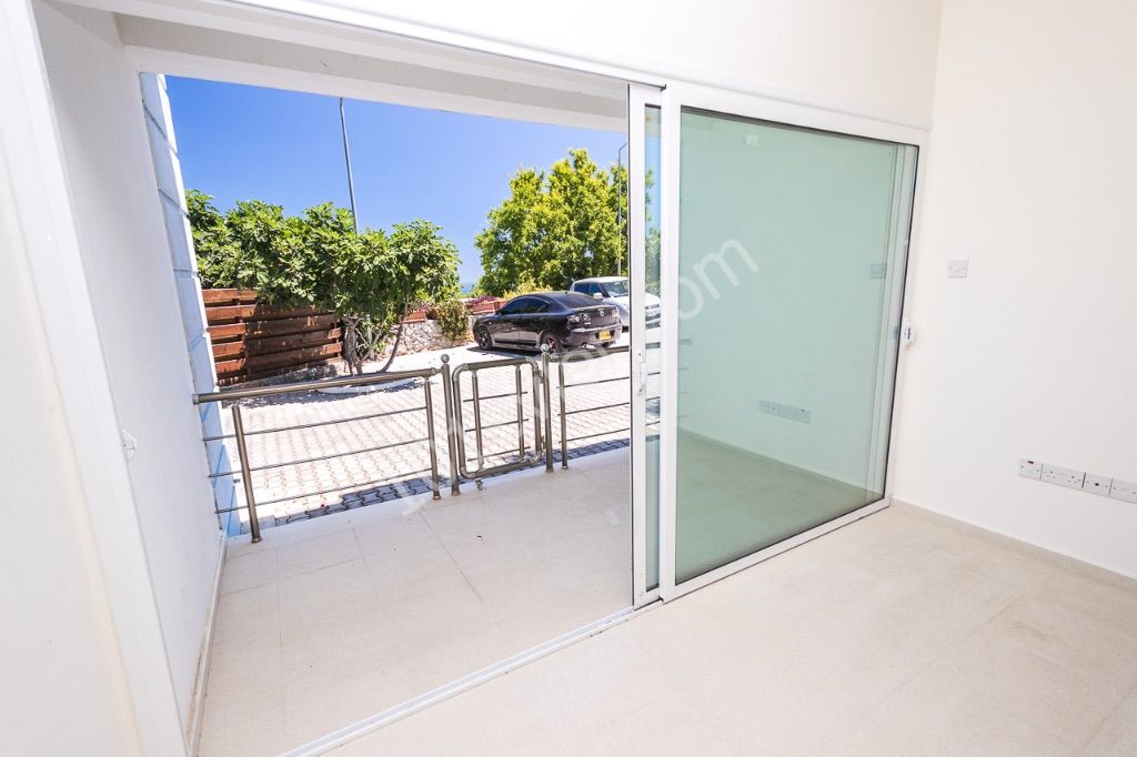 GIRNE LAPTA , GENIS 2+1 APARTMENT ,85 M2 ,LARGE BALCONY , SHARED POOL , PARKING , WITH VIEW ** 