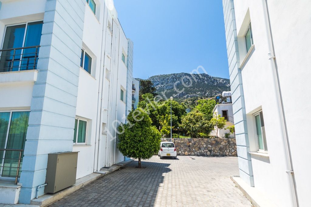 GIRNE LAPTA, GENIS 2+1 DAIRE, 85 M2, großer BALKON, Gemeinschaftspool, Parkplatz, Aussicht ** 