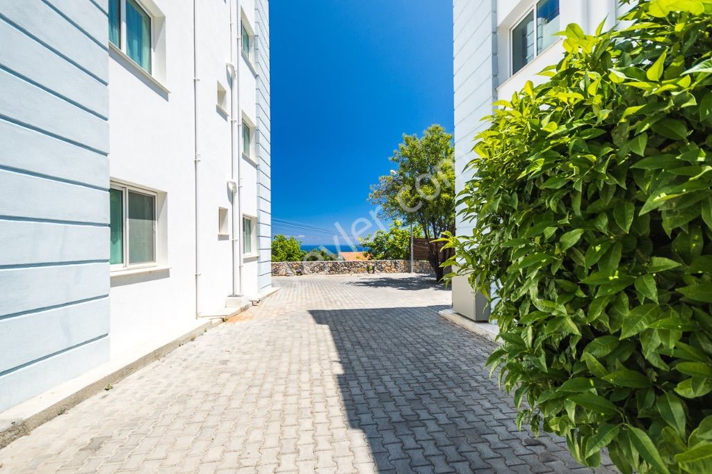 GIRNE LAPTA, GENIS 2+1 DAIRE, 85 M2, großer BALKON, Gemeinschaftspool, Parkplatz, Aussicht ** 