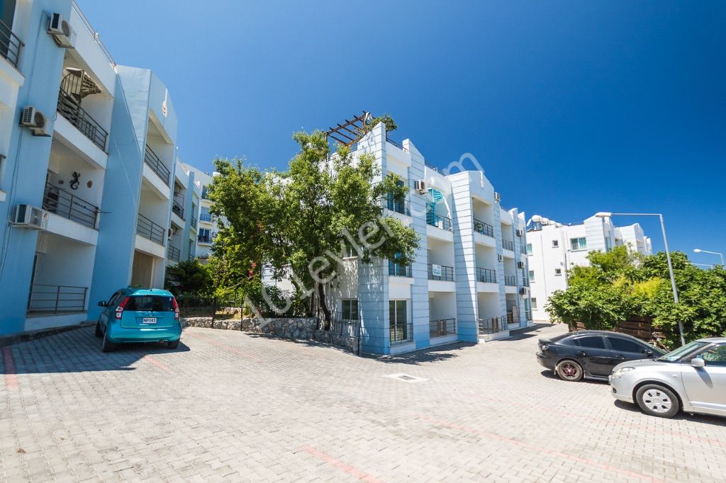 GIRNE LAPTA, GENIS 2+1 DAIRE, 85 M2, großer BALKON, Gemeinschaftspool, Parkplatz, Aussicht ** 