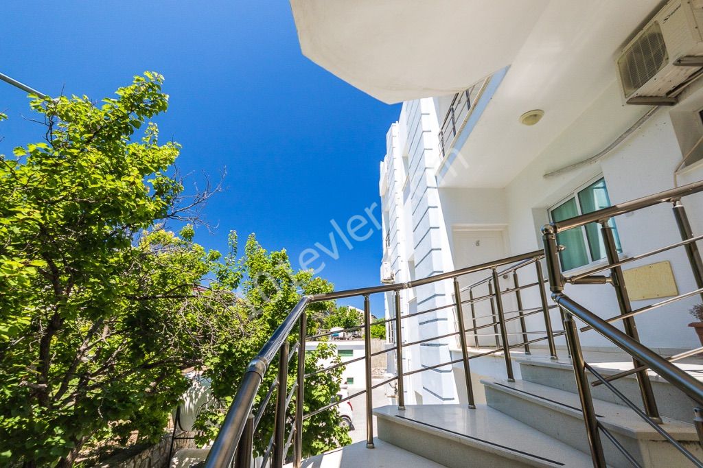 GIRNE LAPTA , GENIS 2+1 APARTMENT ,85 M2 ,LARGE BALCONY , SHARED POOL , PARKING , WITH VIEW ** 