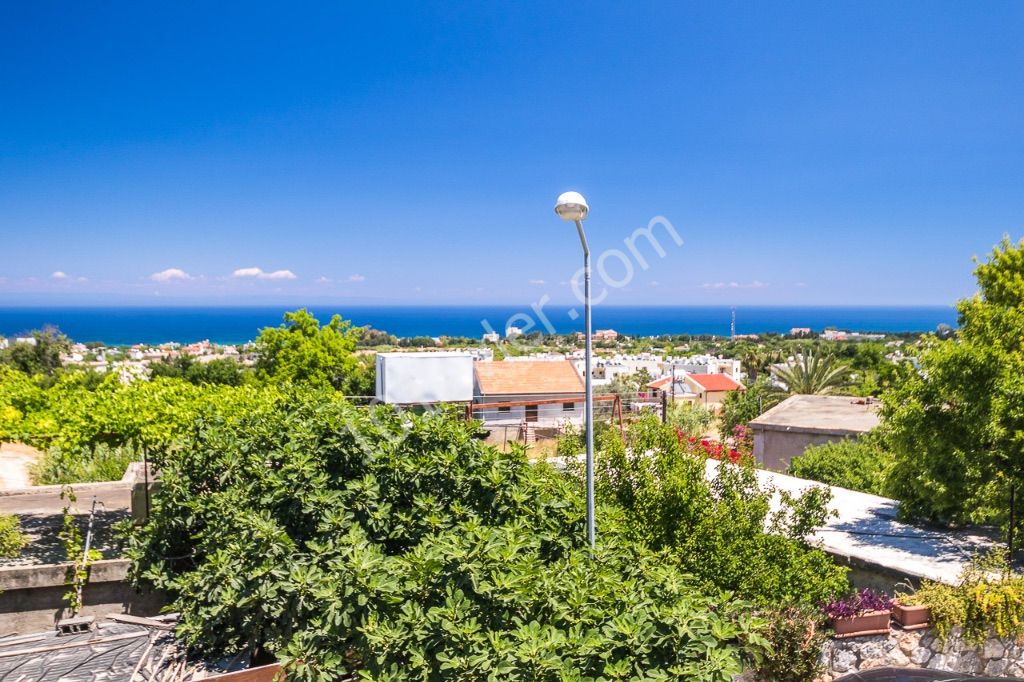 GIRNE LAPTA , DENIZ VE DAG MANZARALI , 2+1 DAIRE , 85 M2 , ORTAK HAVUZ , ESYALI , 