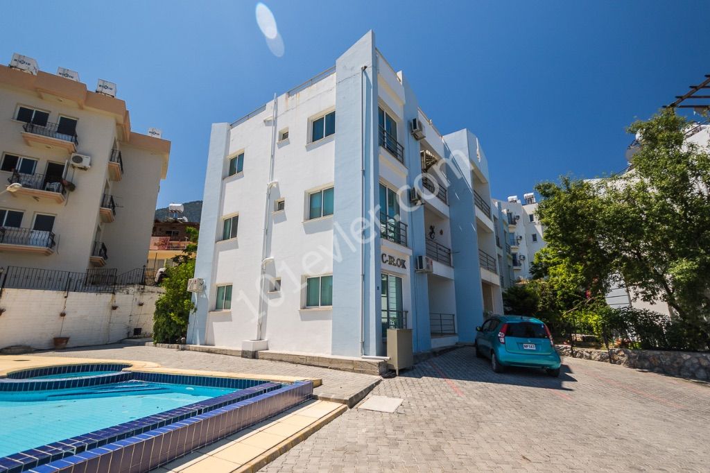 GIRNE LAPTA , DENIZ VE DAG MANZARALI , 2+1 DAIRE , 85 M2 , ORTAK HAVUZ , ESYALI , 