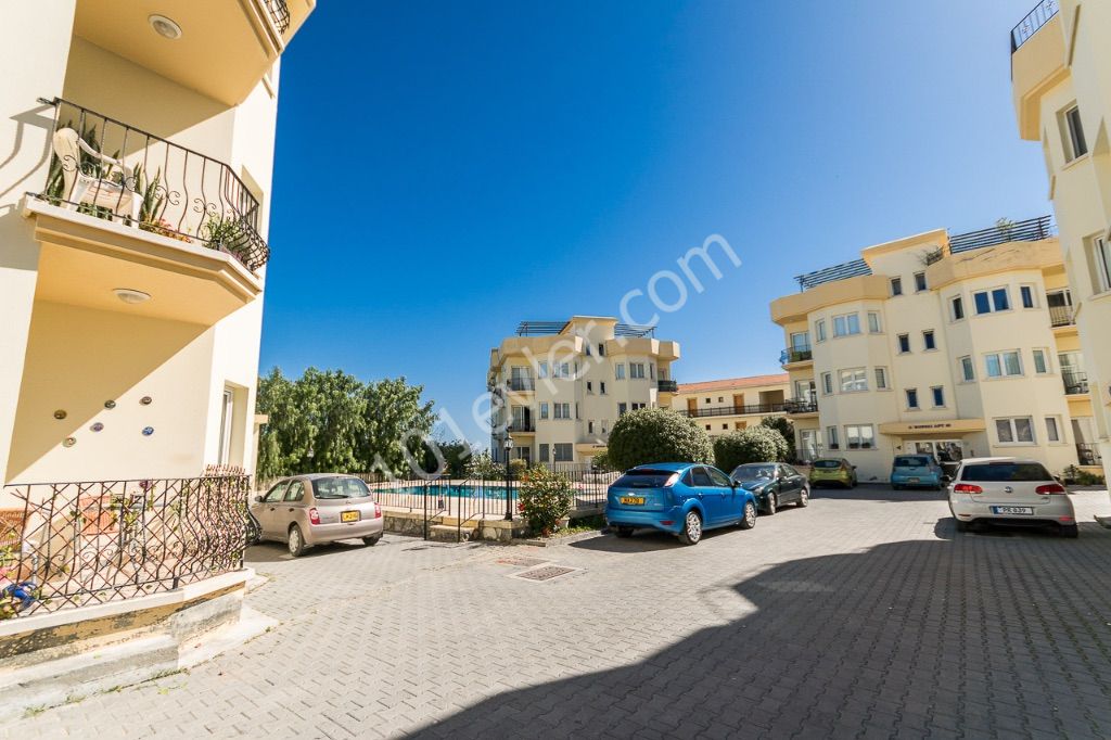 GIRNE ALSANCAK , HAVUZLU SITEDE , GENIS 3+1 DAIRE , HERYERE YAKIN , OTOPARK , ESYALI