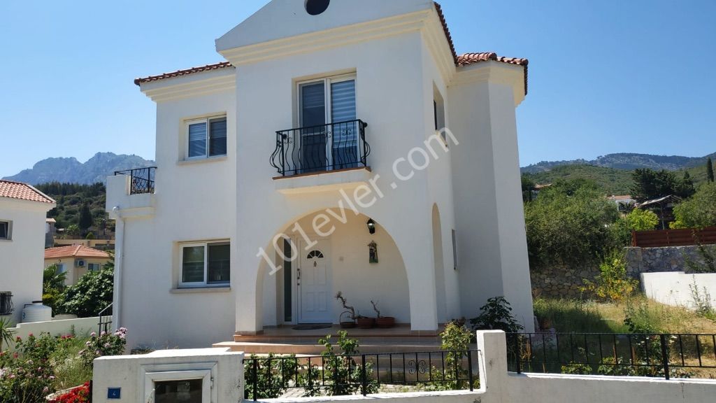 GIRNE - YESILTEPE , GENIS MUSTAKIL VILLA ,3 YATAK ODALI ,  950M2 ARSA ,KOSE VILLA ,  DENIZ VE DAG MANZARALI