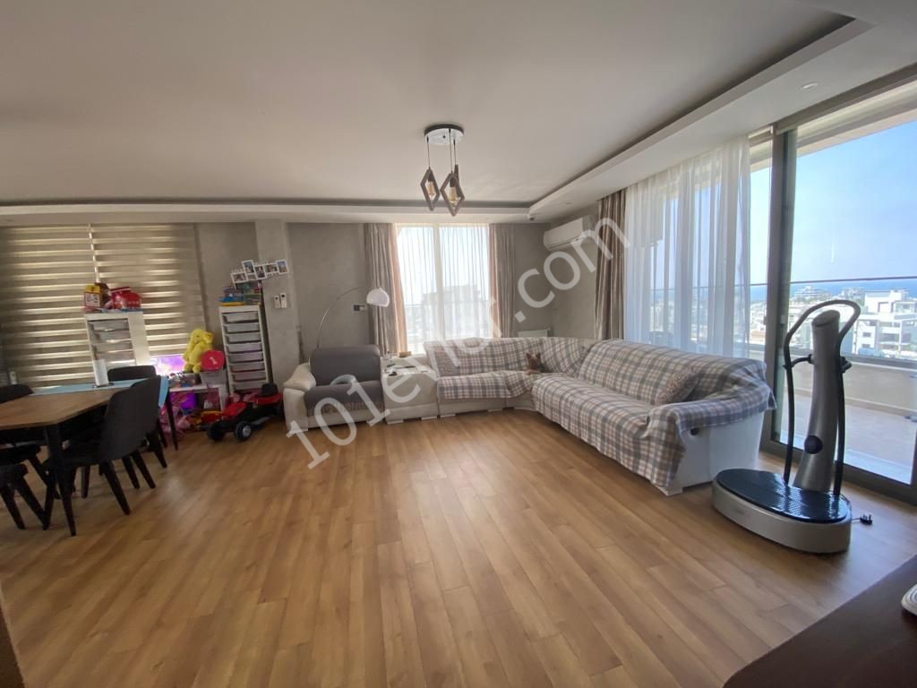 3+1 FULLY FURNISHED PENTHOUSE FOR RENT IN THE CENTER OF KYRENIA ** 