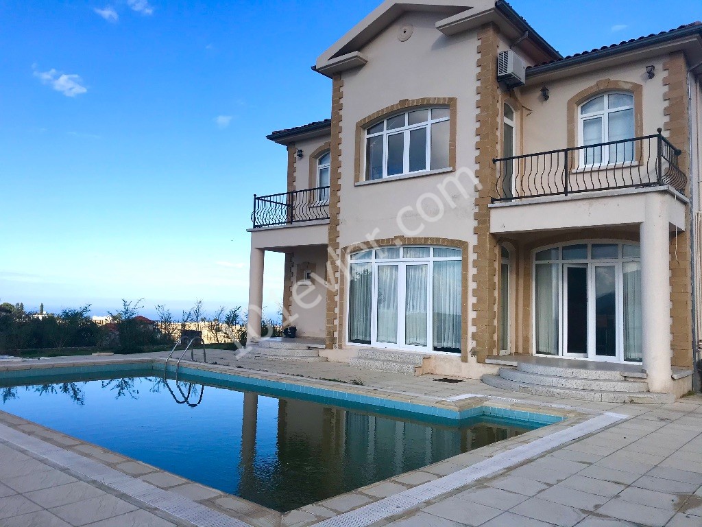 GIRNE ARAPKOY , AMAZING VIEWS , DETACHED VILLA WITH POOL , 4 / 5 BEDROOMS , 280 M2 ,800 M2 LAND . KYRENIA 15 MINUTES , INDIVIDUAL TITLE DEEDS