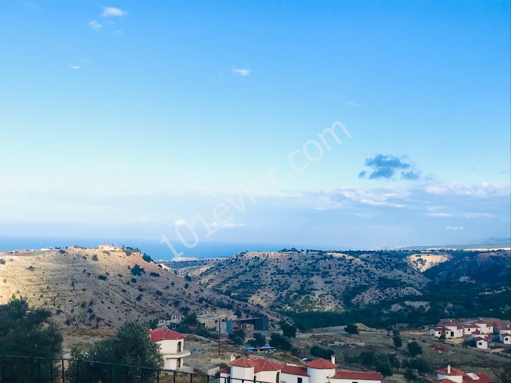 GIRNE ARAPKOY , AMAZING VIEWS , DETACHED VILLA WITH POOL , 4 / 5 BEDROOMS , 280 M2 ,800 M2 LAND . KYRENIA 15 MINUTES , INDIVIDUAL TITLE DEEDS