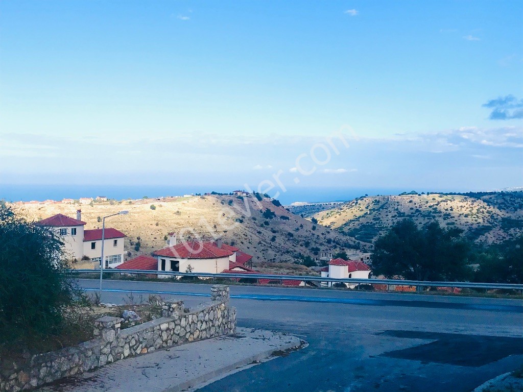 GIRNE ARAPKOY , AMAZING VIEWS , DETACHED VILLA WITH POOL , 4 / 5 BEDROOMS , 280 M2 ,800 M2 LAND . KYRENIA 15 MINUTES , INDIVIDUAL TITLE DEEDS