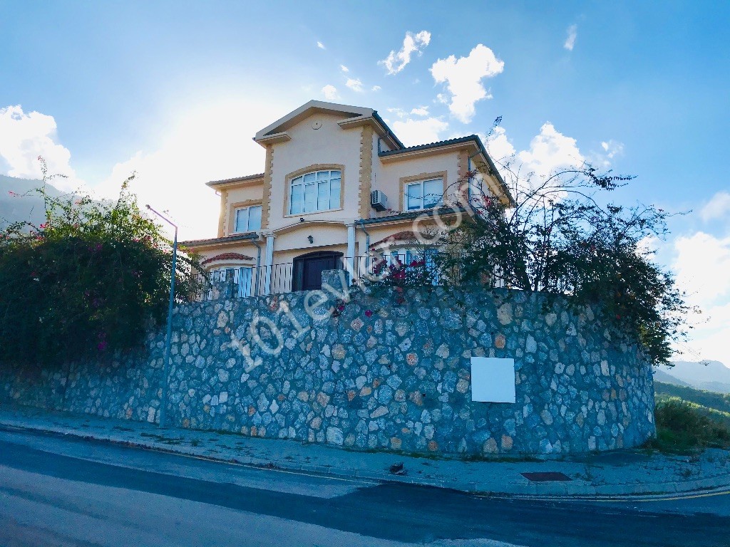 GIRNE ARAPKOY , AMAZING VIEWS , DETACHED VILLA WITH POOL , 4 / 5 BEDROOMS , 280 M2 ,800 M2 LAND . KYRENIA 15 MINUTES , INDIVIDUAL TITLE DEEDS